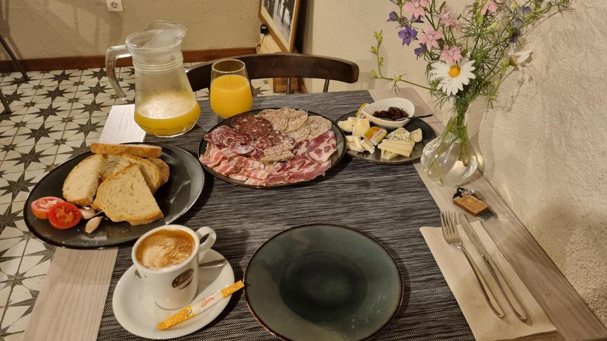 Hostal Can Xicu Capmany Экстерьер фото